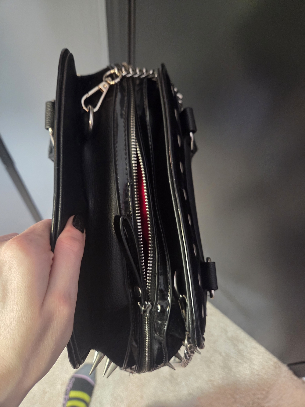 Black Friday Handbag - Picture 7 of 8
